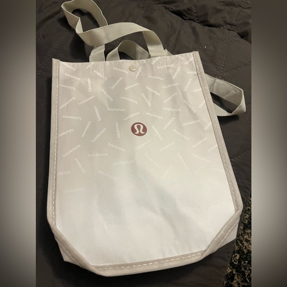 LULULEMON ATHLETICA HALF ZIPPER SIZE 4 ( small).came with the bag!!! - Picture 9 of 9